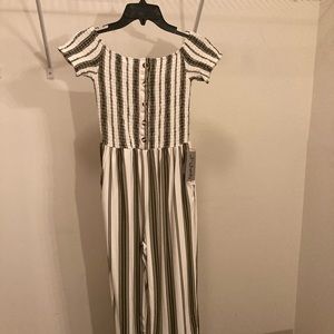 Cute, new, wide-leg romper with pockets!